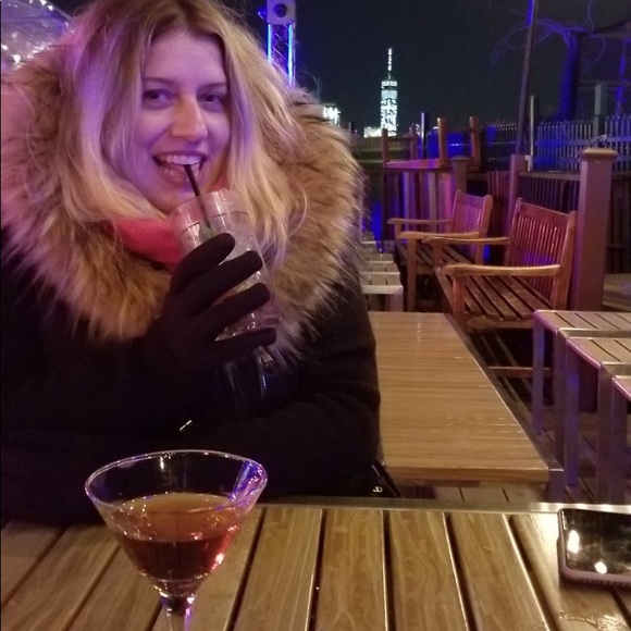 Meet your Posher, Andrea - Picture 1 of 1